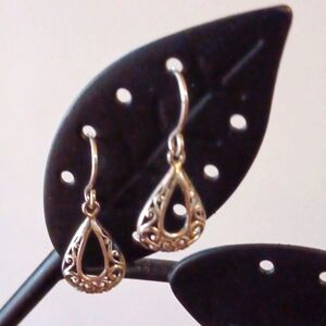 Womans 925 Silver Small Tear Drop Engraved Earrings